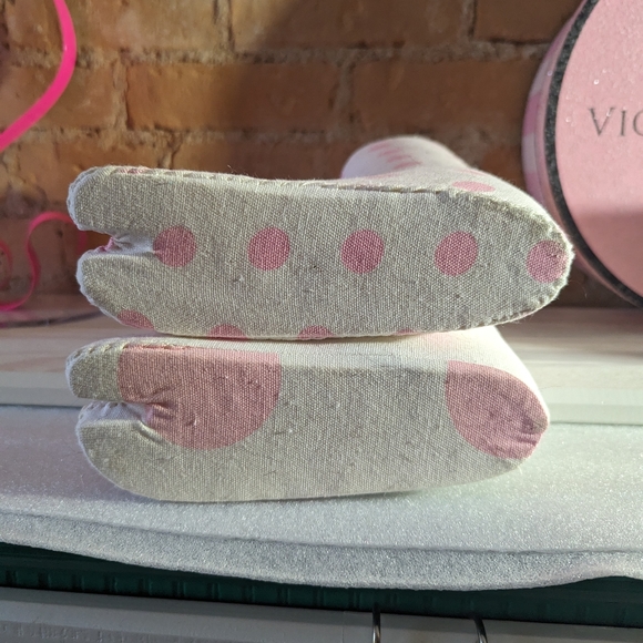 PINK store display - Picture 3 of 4